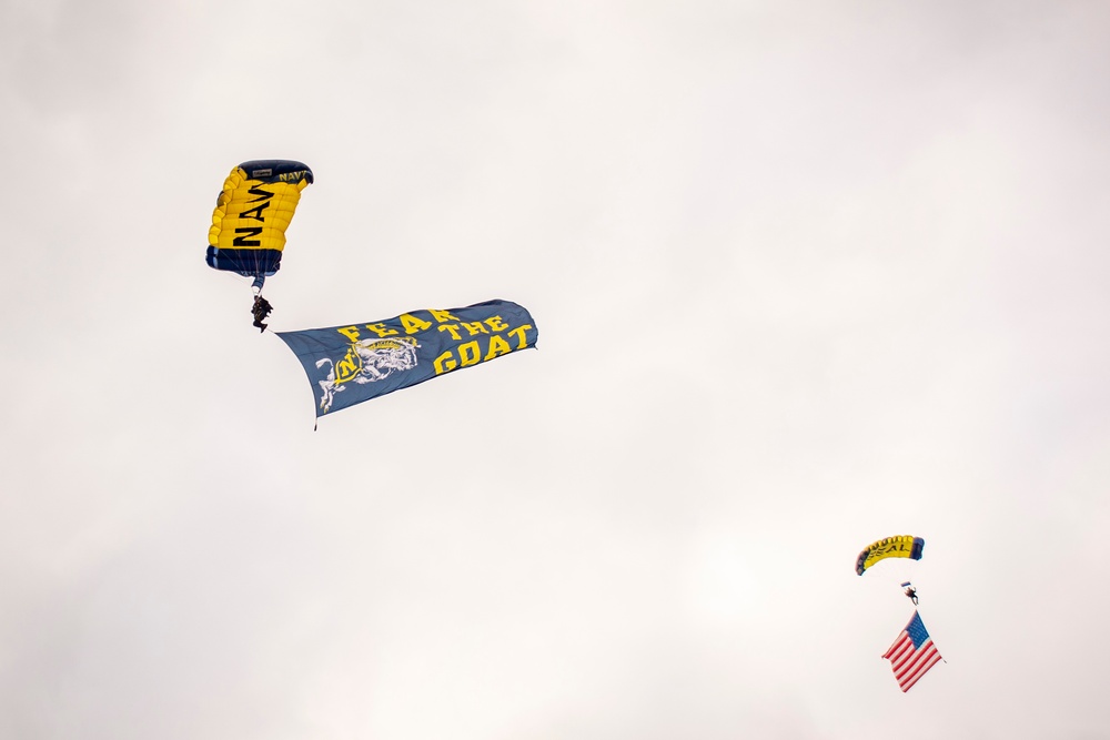 The Leap Frogs practice jump for the Army-Navy game