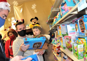 Governor Northam among special guests at Holiday Helper Open House