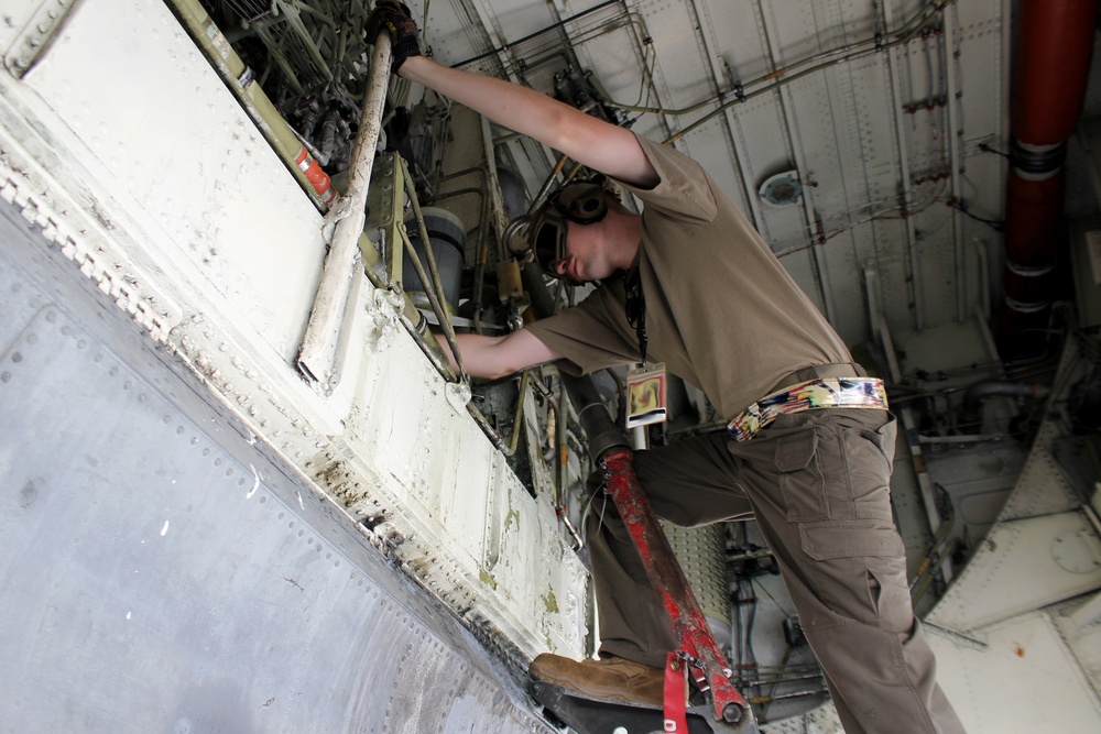 KC-10 Maintenance