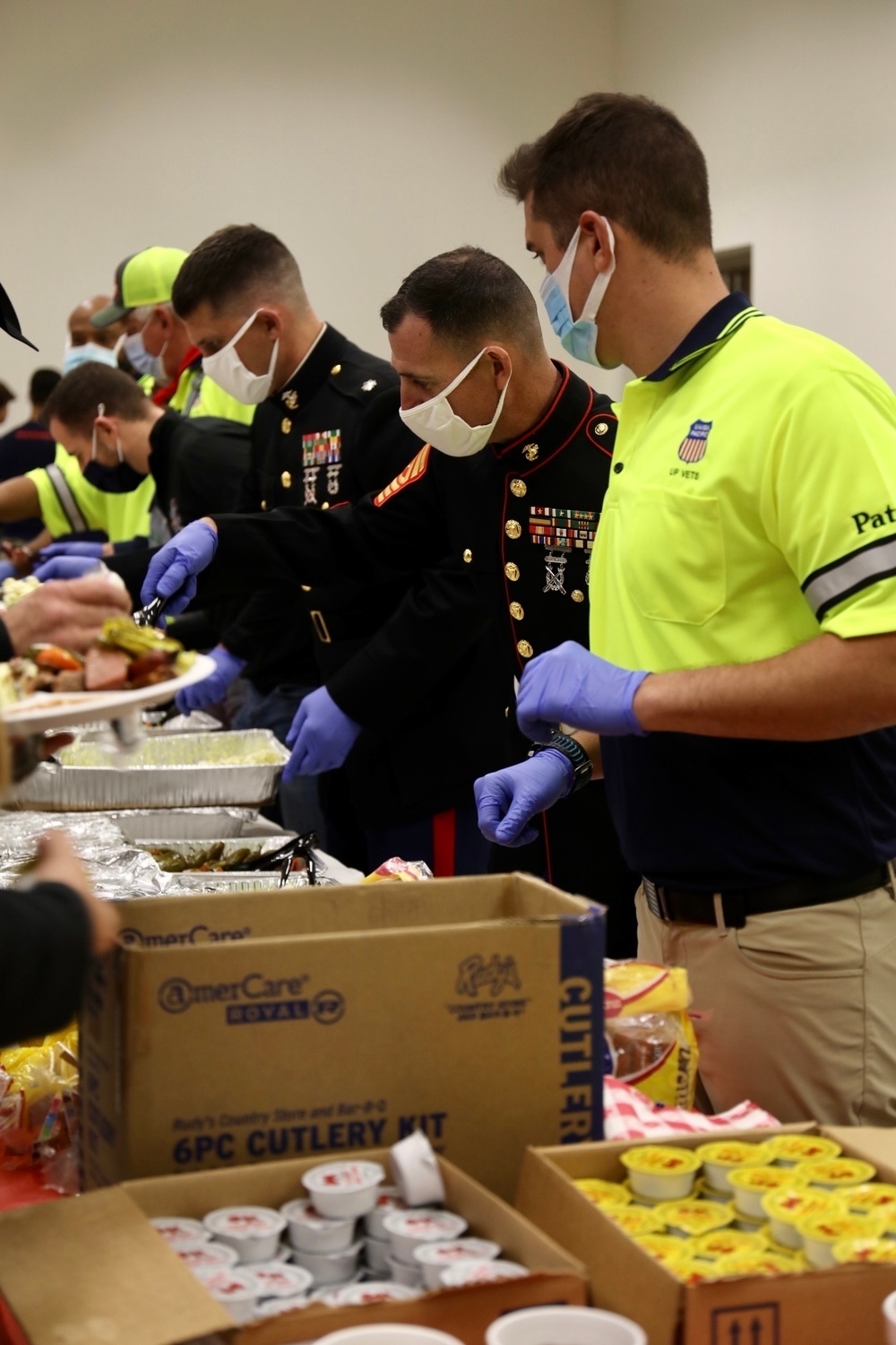 Marine Corps Poolees and MCJROTC Cadets Volunteer