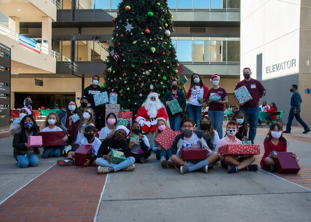 NMRTC San Diego Hosts a Holiday Party