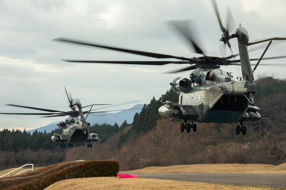 Marines with CLR-3 conduct FARP operations