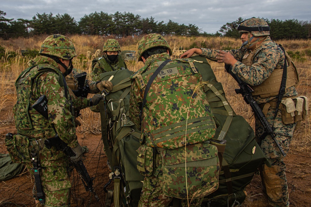 RD21 Marines and JGSDF conduct aerial resupply training