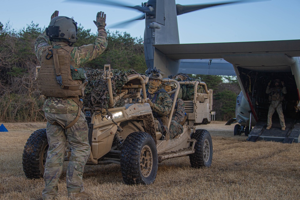 RD21 3d Reconnaissance Marines and Army Special Forces conduct insertion drills