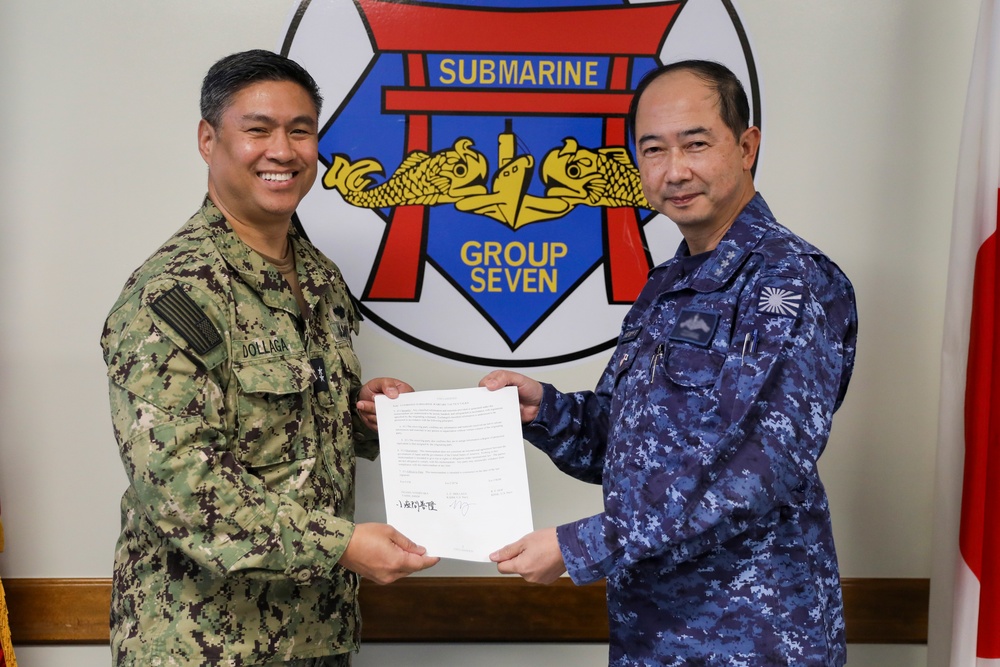 CSG-7 meets with Japanese Vice Adm. Ozama, commander, Fleet Submarine Force