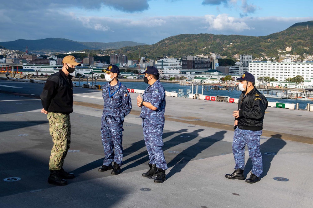 Amphibious Squadron 11 hosts talks with JMSDF
