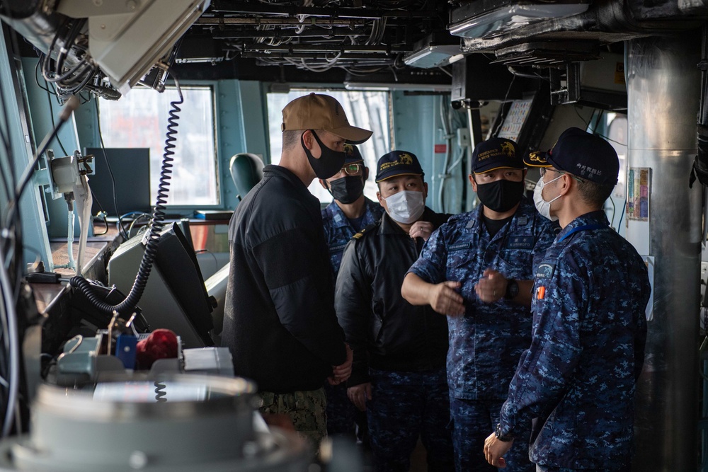 Amphibious Squadron 11 hosts talks with JMSDF