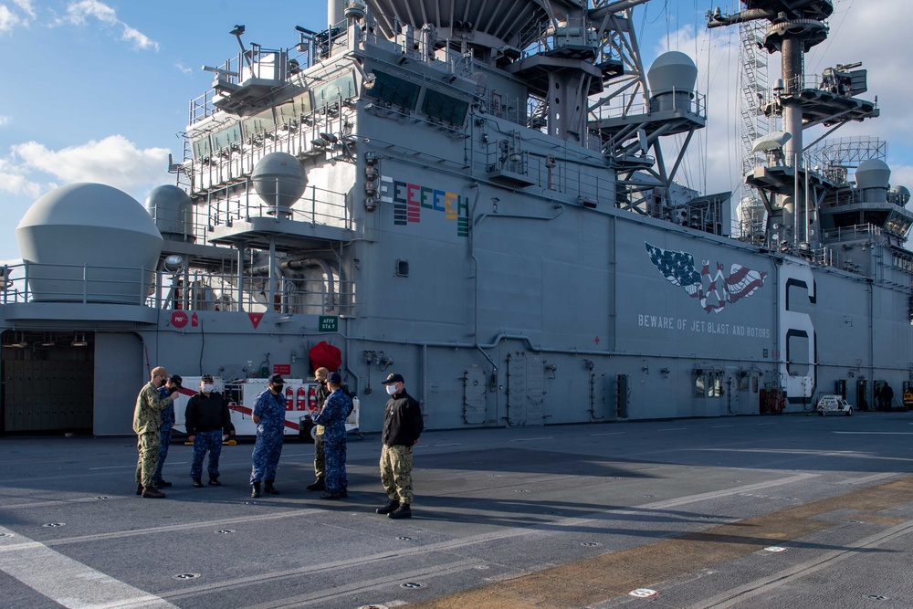 DVIDS - Images - Amphibious Squadron 11 hosts talks with JMSDF [Image 3 ...