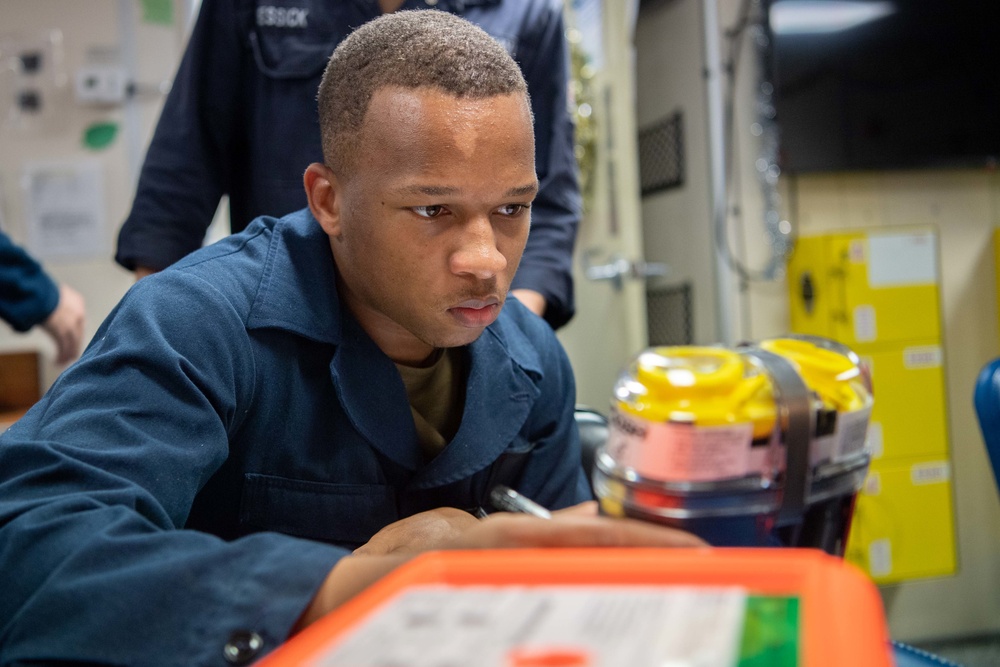 USS Charleston Sailors Conduct Damage Control Petty Officer Training