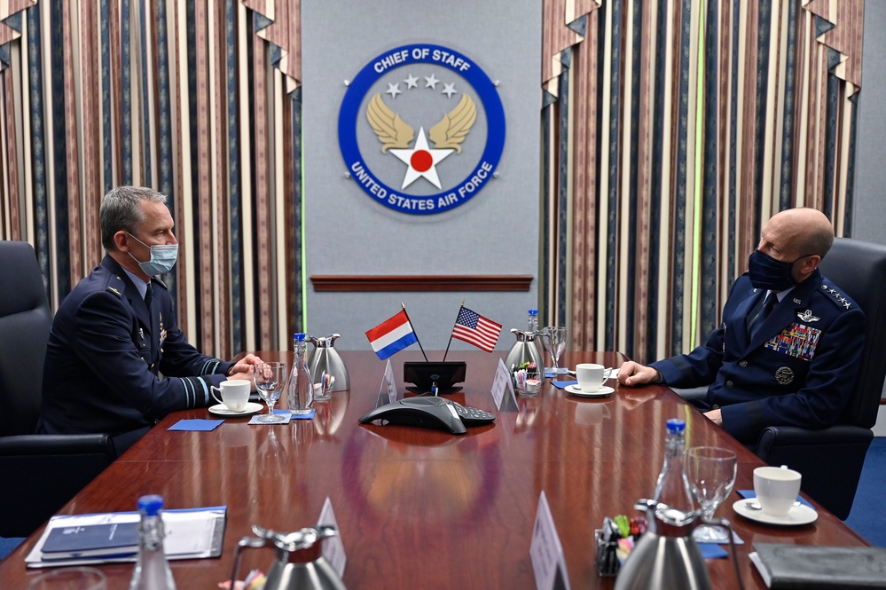 VCSAF Allvin meets Netherlands Lt. Gen. Luyt