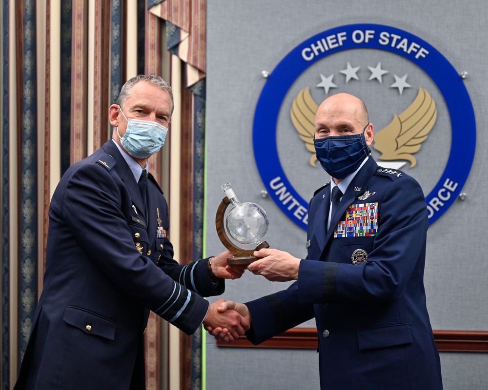 VCSAF Allvin meets Netherlands Lt. Gen. Luyt