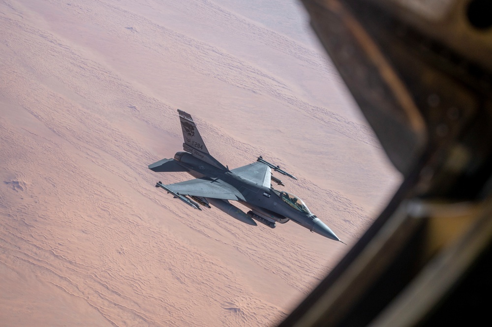 340th EARS refuels F-16s