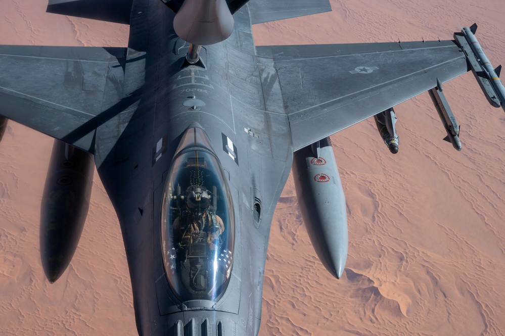 340th EARS refuels F-16s
