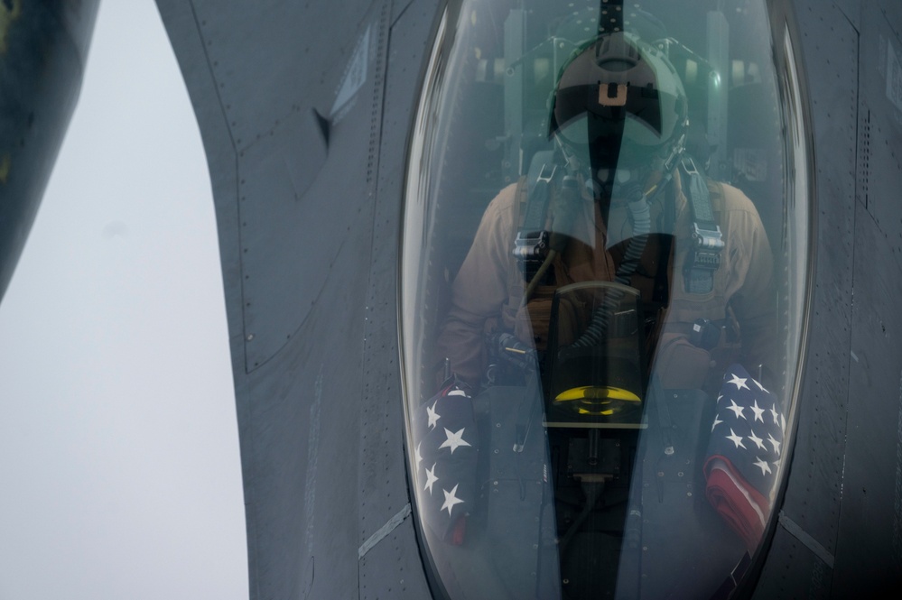 340th EARS refuels F-16s