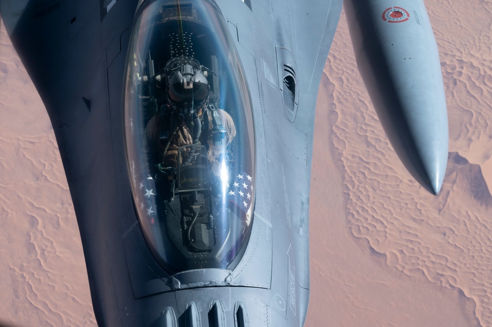 340th EARS refuels F-16s