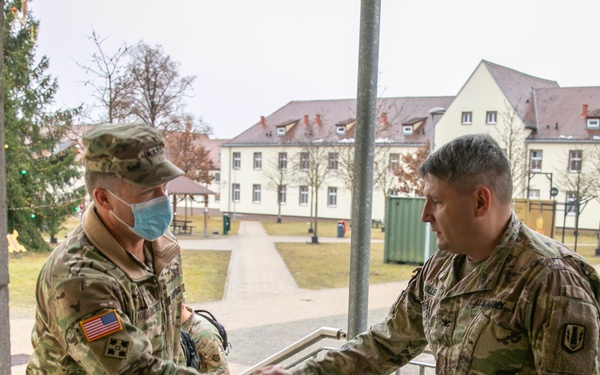 Lt. Gen. Kolasheski Visits 41st Field Artillery Brigade to Discuss Operations During Exercises