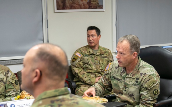 Lt. Gen. Kolasheski Visits 41st Field Artillery Brigade to Discuss Operations During Exercises