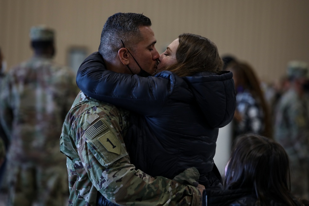 1st Infantry Division Soldiers Return from Operation Inherent Resolve Deployment