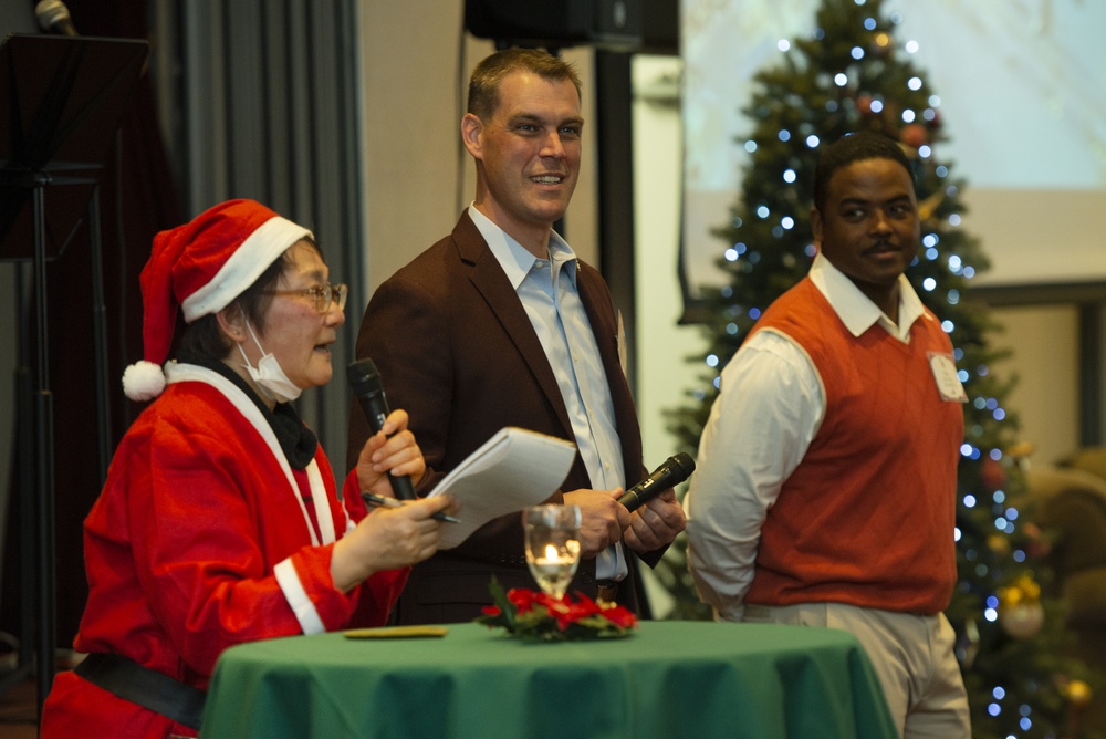 U.S., Japan strengthens friendship during 374th AW Holiday Social