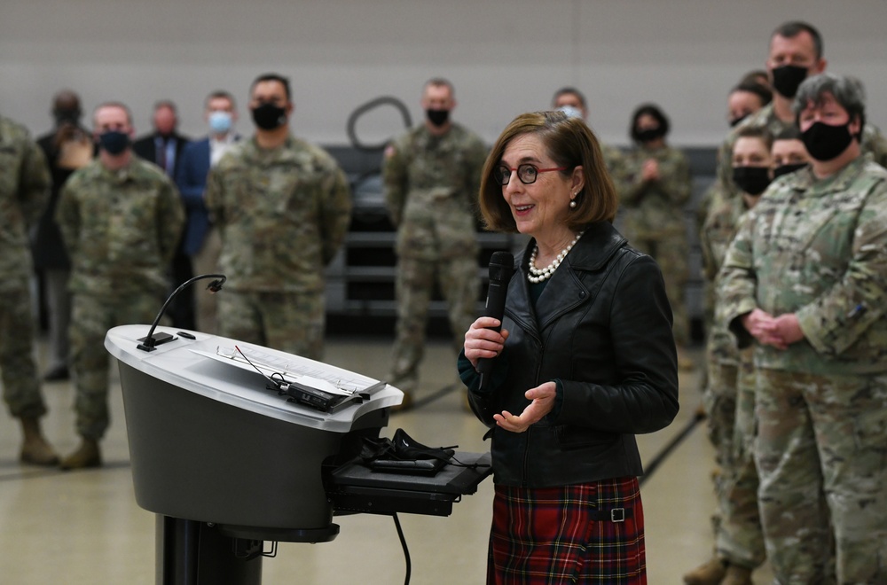 Oregon Governor visits Guardsmen helping commemorate the National Guard’s 385th Birthday