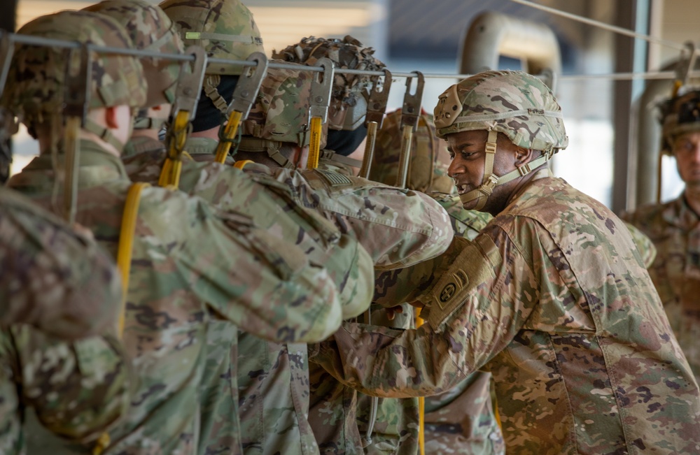 DVIDS - Images - U.S. Army Airborne Operations [Image 4 of 6]