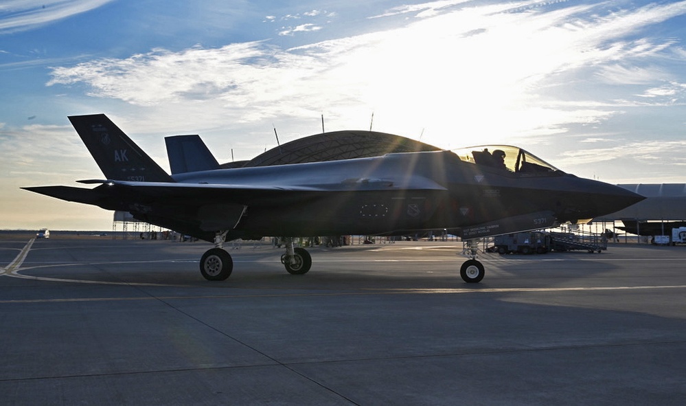 F-35s takeoff from MCAS Iwakuni