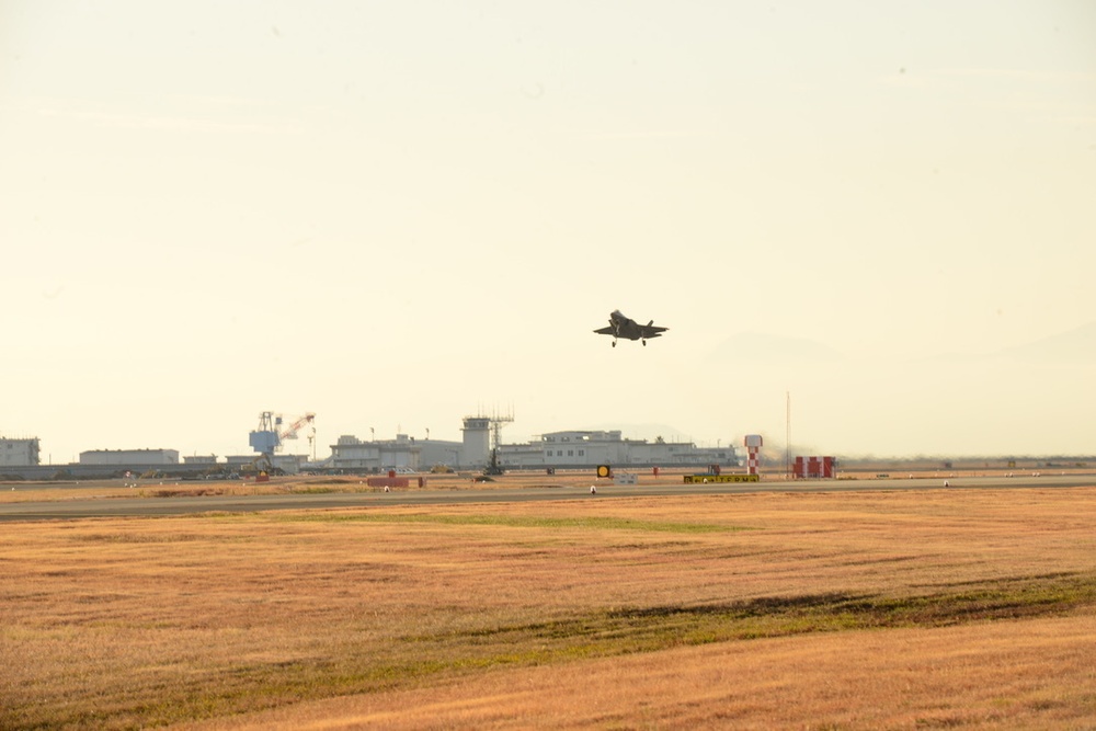 F-35s takeoff from MCAS Iwakuni