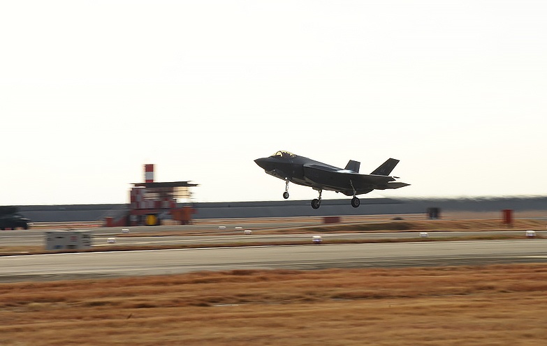 F-35s takeoff from MCAS Iwakuni