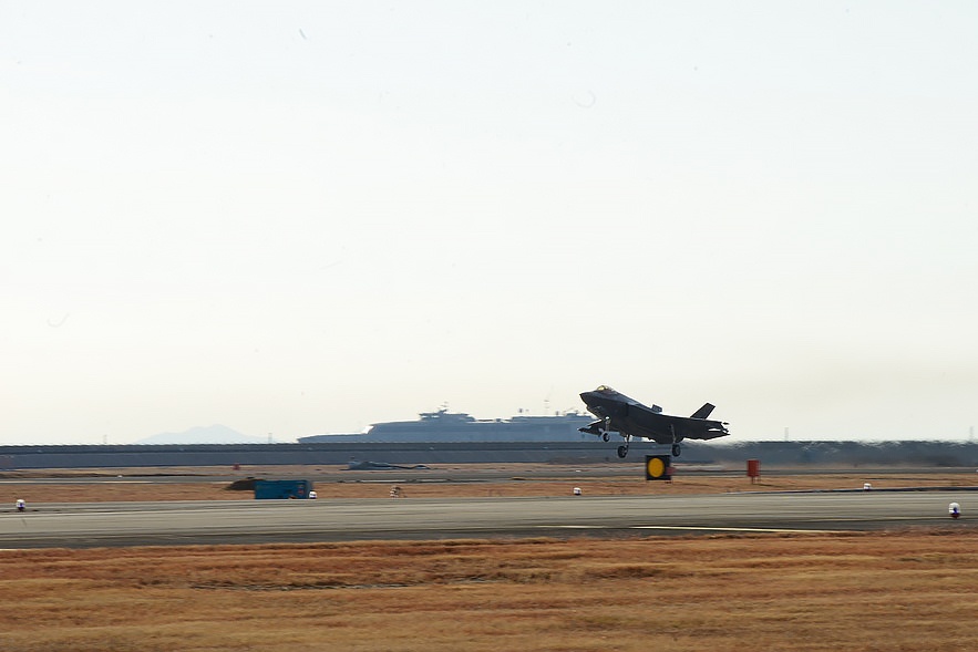 F-35s takeoff from MCAS Iwakuni