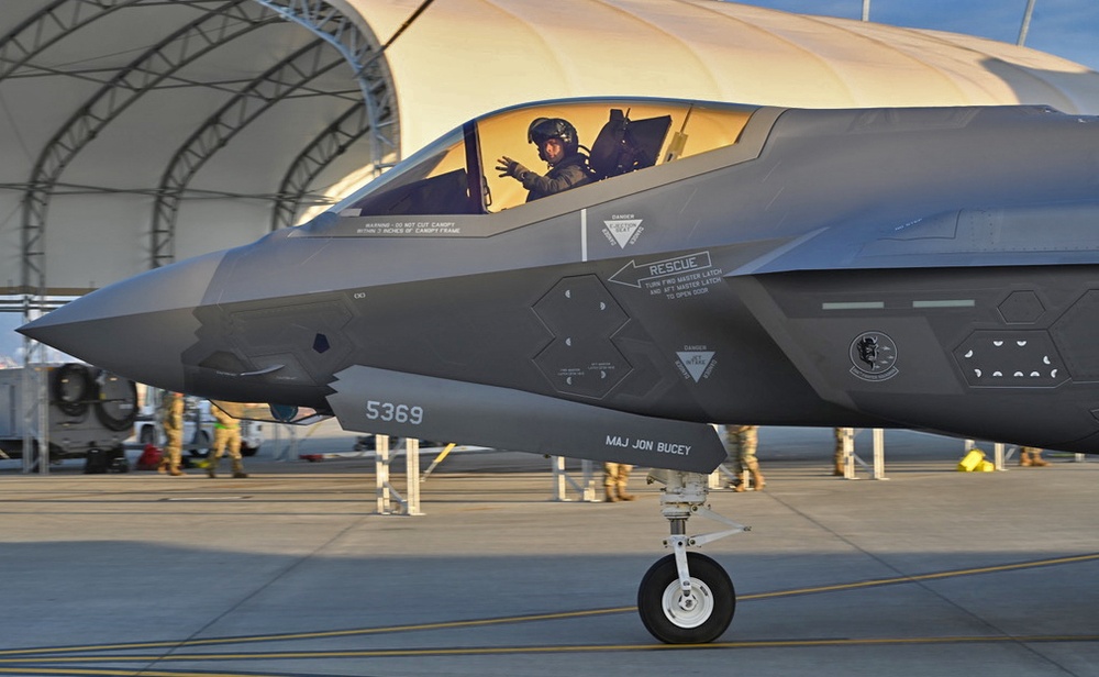 F-35s takeoff from MCAS Iwakuni