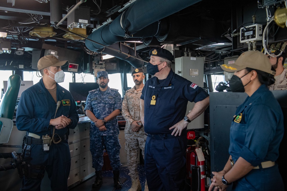 USS O'Kane (DDG 77) Hosts Admiral from Royal Navy of the United Kingdom