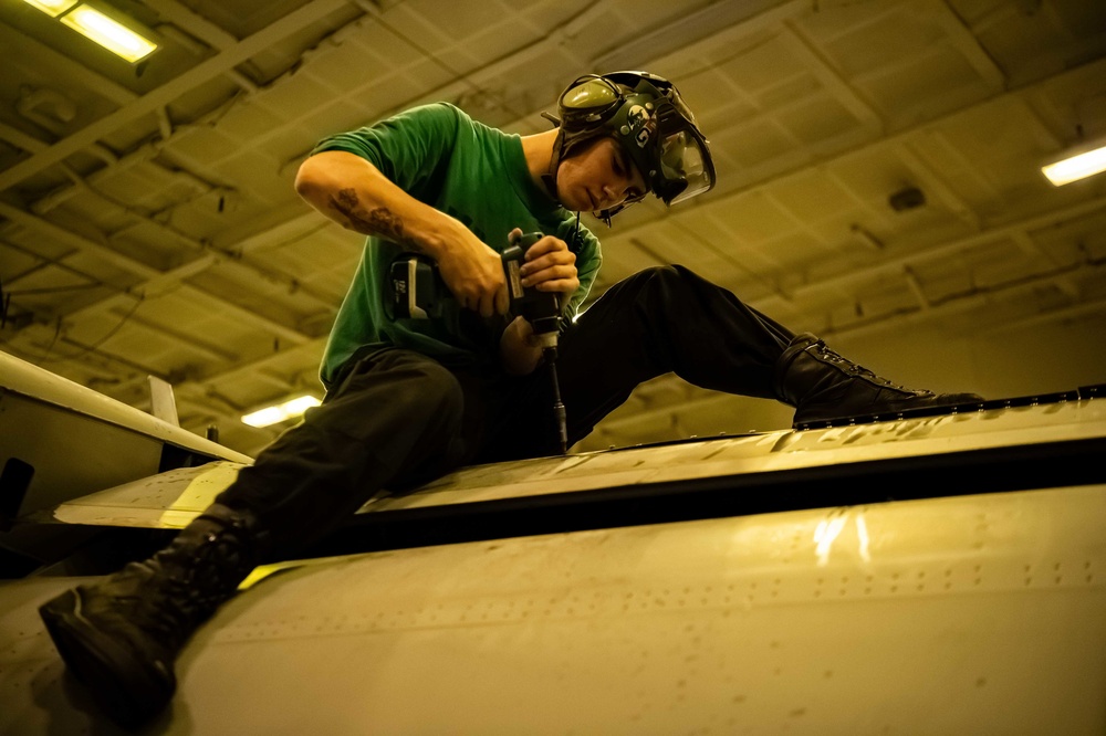 USS Carl Vinson (CVN 70) Sailors Conduct Aircraft Maintenance