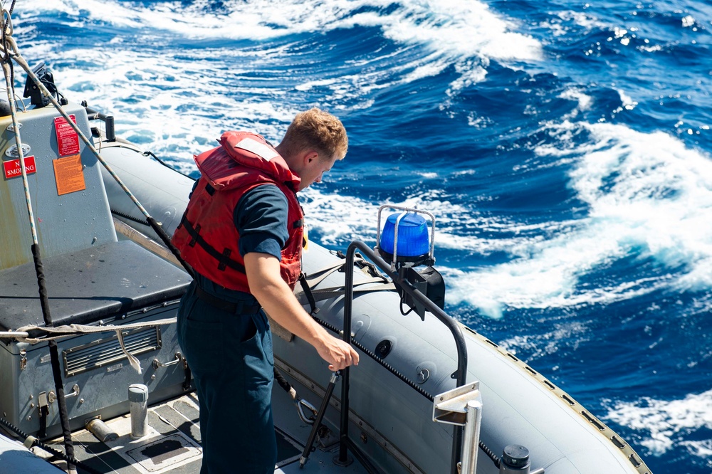 USS Lake Champlain stays &quot;ship shape&quot; while underway in the Philippine Sea