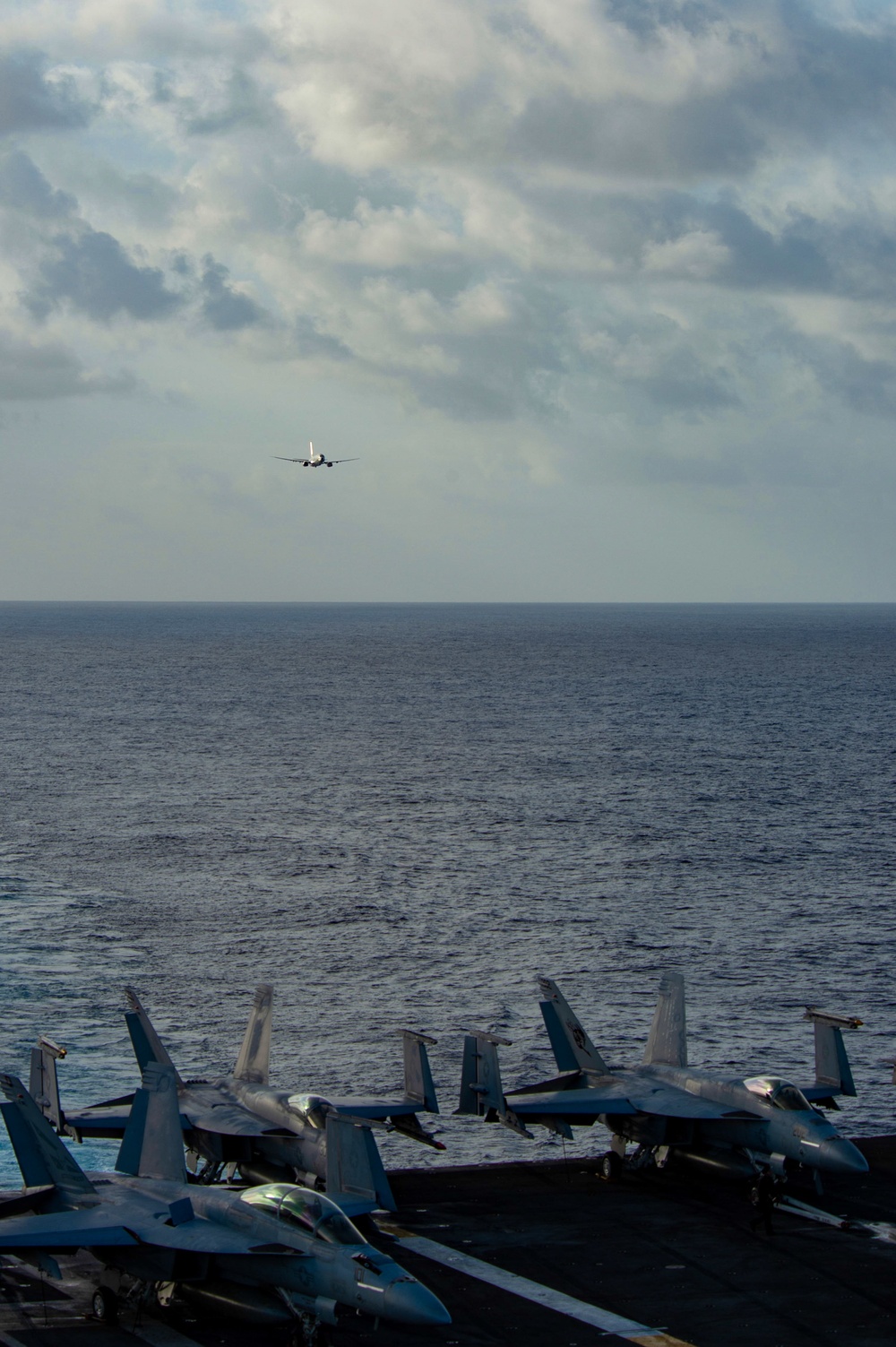 Royal Australian Air Force, Navy and U.S. Navy Conduct Bilateral Exercise in Indian Ocean