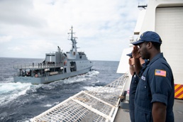 U.S. Coast Guard, Colombian navy conduct exercises, personnel transfers in Eastern Pacific Ocean