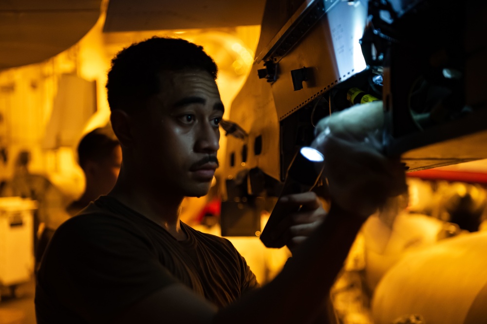 USS Carl Vinson (CVN 70) Sailors Conduct Maintenance in Indian Ocean