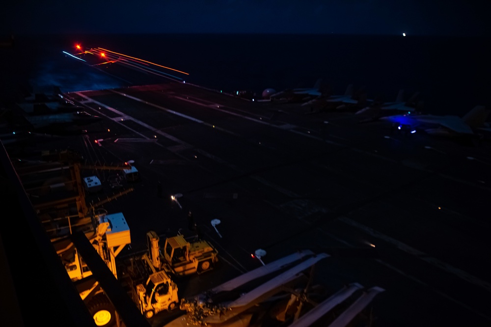 USS Carl Vinson (CVN 70) Conducts Night-Time Flight Operations