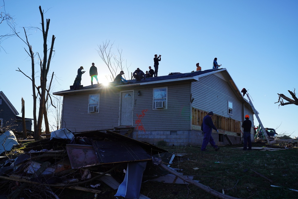 Tornado leaves a path of destruction throughout the Midwest