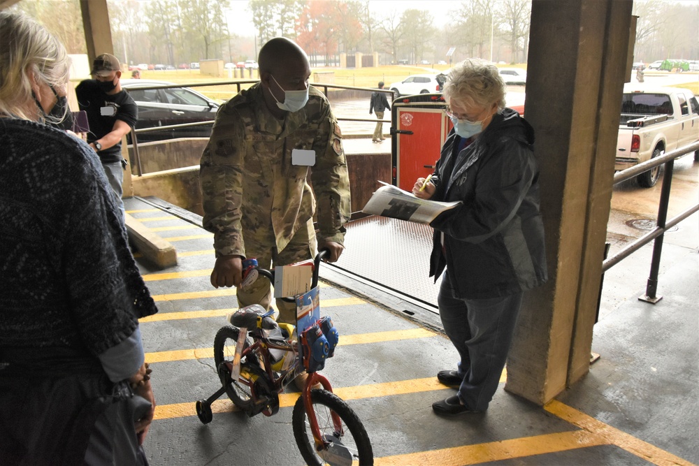 Arnold AFB workforce serves more than 200 local children through AEDC Angel Tree