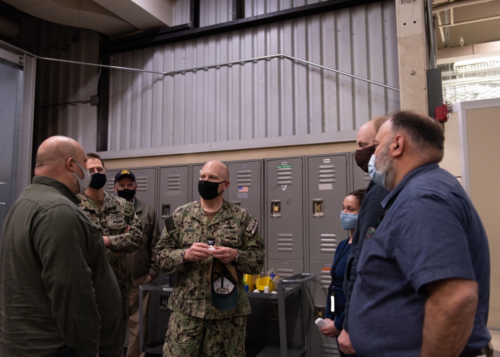 PSNS &amp; IMF Commander tours TRF Bangor