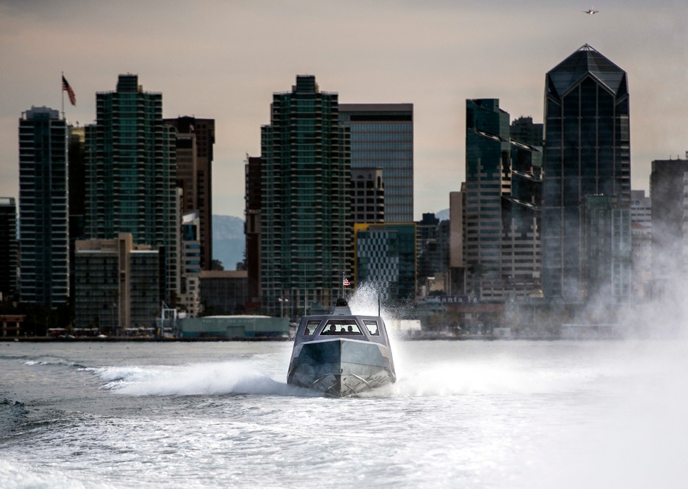SWCC Trains with Abraham Lincoln Carrier Strike Group