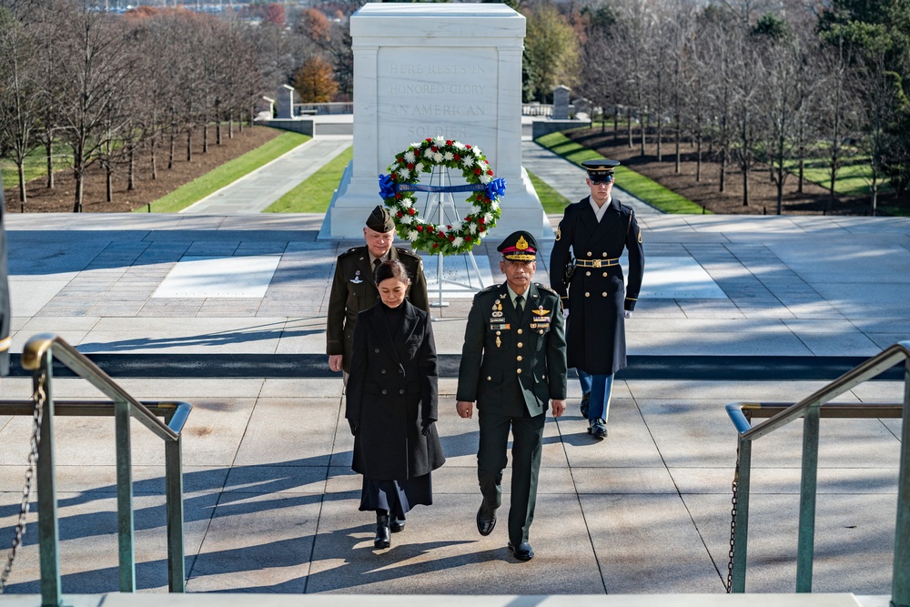 Chief of Defense Forces of Thailand Gen. Chalermphon Srisawasdi Participates in a Public Wreath-Laying Ceremony at the Tomb of the Unknown Soldier