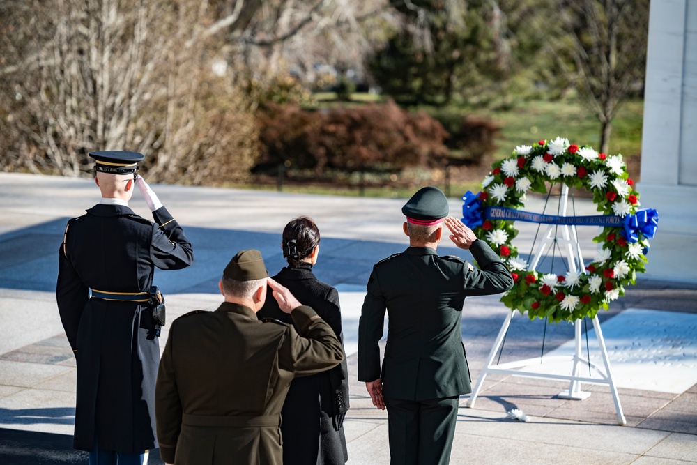 Chief of Defense Forces of Thailand Gen. Chalermphon Srisawasdi Participates in a Public Wreath-Laying Ceremony at the Tomb of the Unknown Soldier