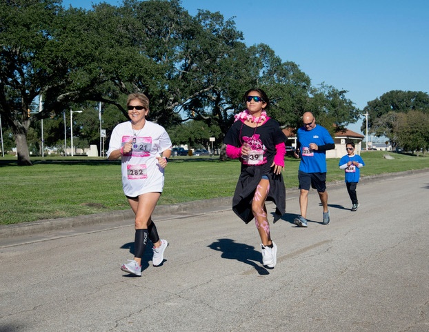 Breast Cancer Awareness 5K participant details her struggles against cancer