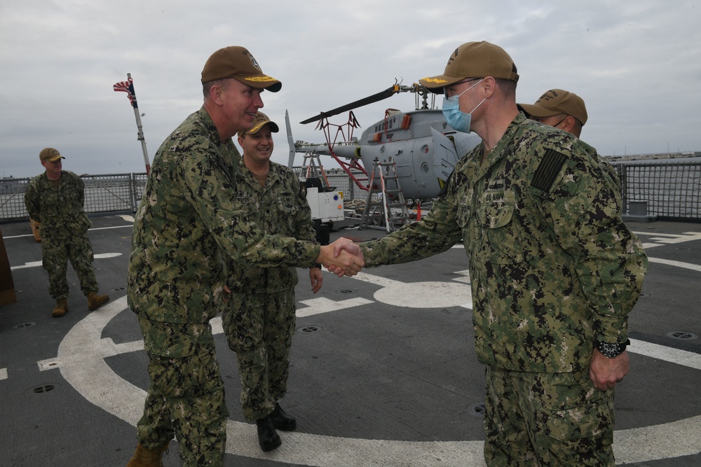 Commander of U.S. Naval Forces Southern Command/U.S. 4th Fleet Meets Incoming XO of USS Milwaukee