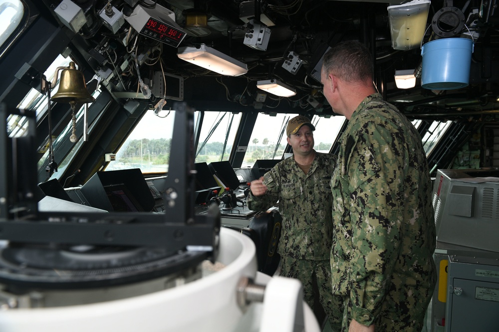 Commander of U.S. Naval Forces Southern Command/U.S. 4th Fleet Speaks with CO of USS Milwaukee