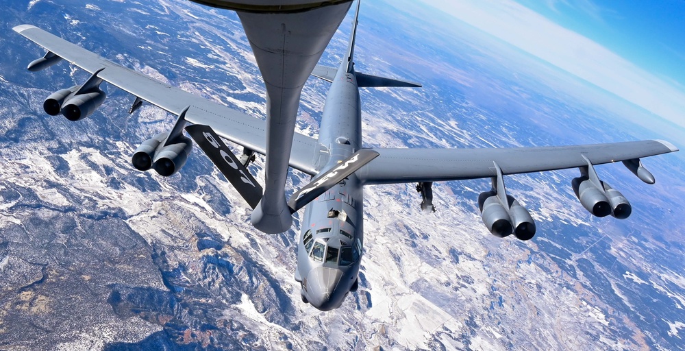 Okies refuel B-52 Stratofortresses