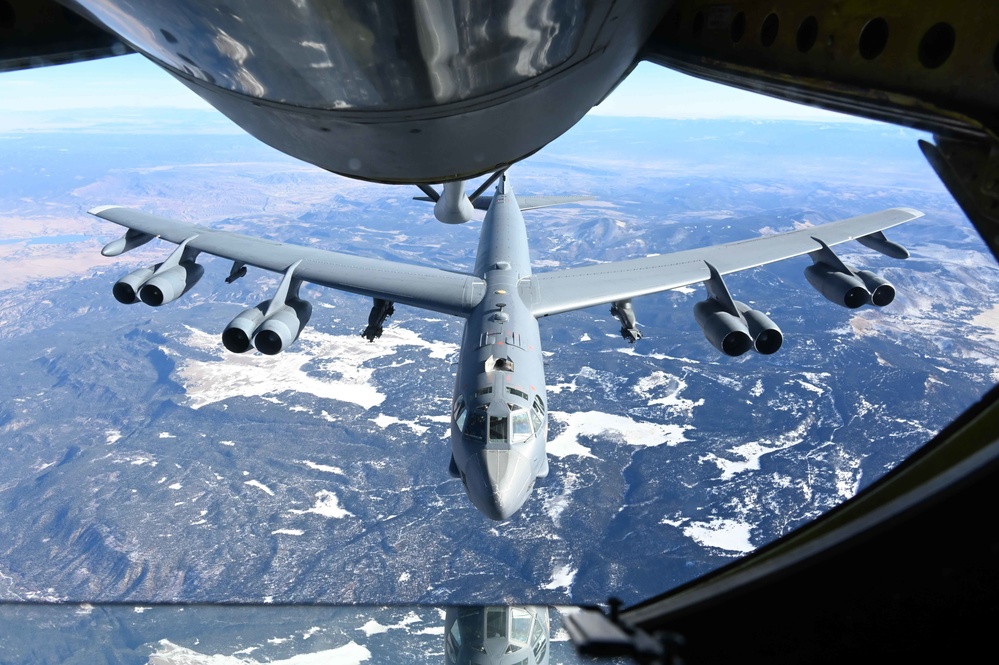 Okies refuel B-52 Stratofortresses