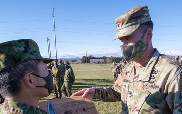 Commanders Present Plaques to Commemorate Training Event