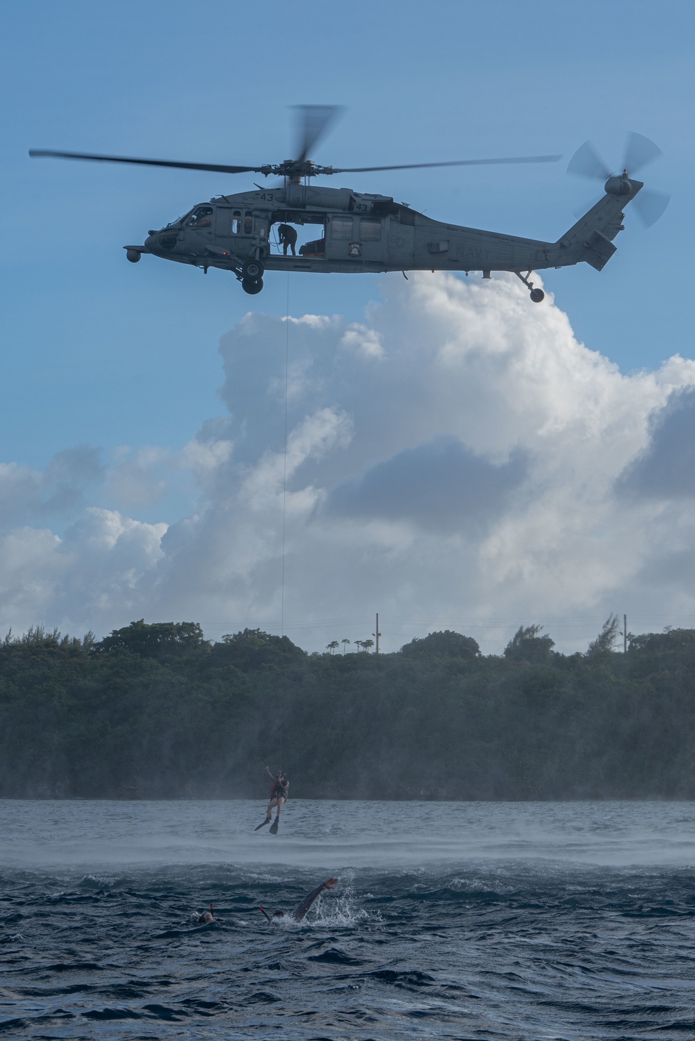 HSC 25 Sailor Conducts SAR Training